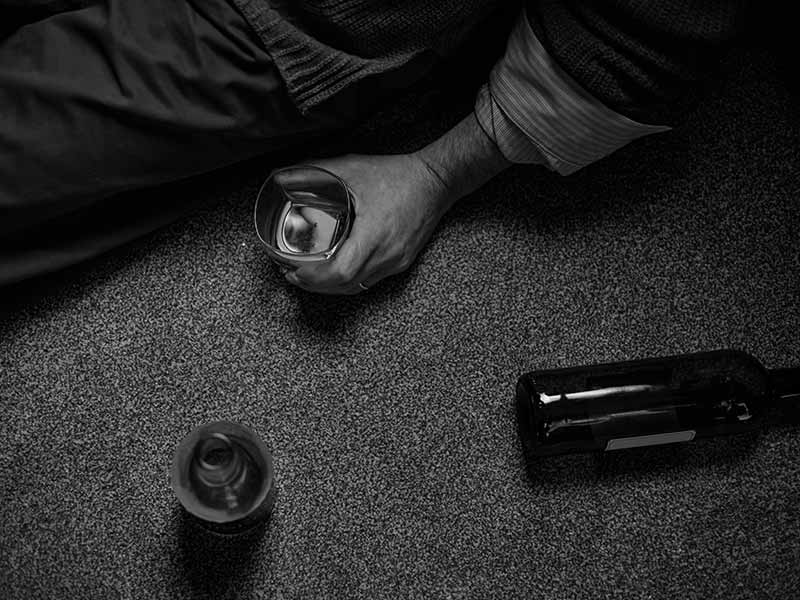 ¿Cómo dejar de tomar alcohol? Estrategias efectivas para iniciar tu recuperación